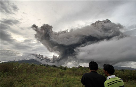 Núi lửa Sinabung đã phun trào năm lần kể từ khi hoạt động trở lại