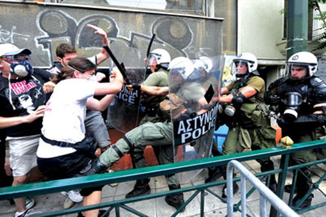 Cuộc biểu tình 48 giờ tại Hy Lạp đã biến thành bạo động. (Nguồn: Internet)