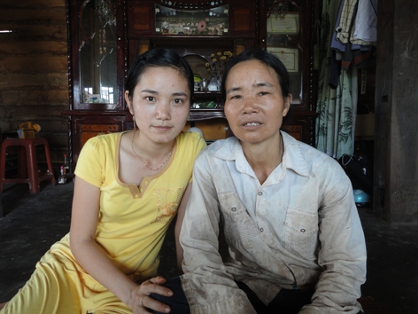 Chị Yến và con gái Nguyễn Thị Ái - hiện đang học Cao học năm thứ nhất Trường Đại học Đà Lạt.  