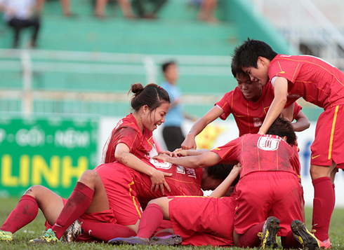 Tuyển nữ Việt Nam thẳng tiến vào chung kết sau ba trận toàn thắng