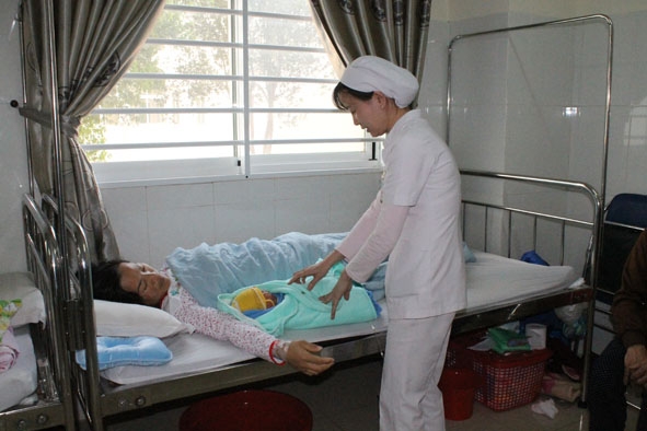 Nhờ sự giúp đỡ của các bác sĩ Bệnh viện Đa khoa Thiện Hạnh, sản phụ  TrầnThị Thanh đã thoát cơn nguy kịch.
