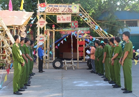 Ban tổ chức chấm trại đẹp tại Đoàn Cảnh sát PCCC tỉnh
