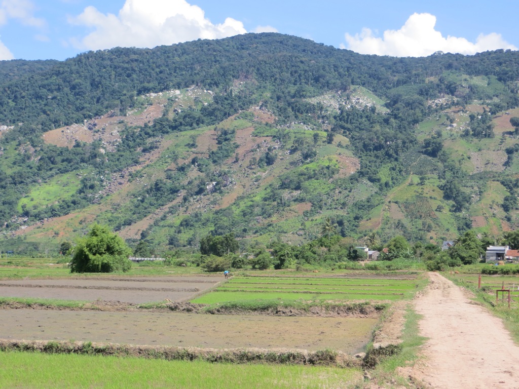 Sau khi thành lập thêm thôn Ea Khiêm, xã Hoà Phong, huyện krông Bông có tổng cộng 12 thôn, buôn