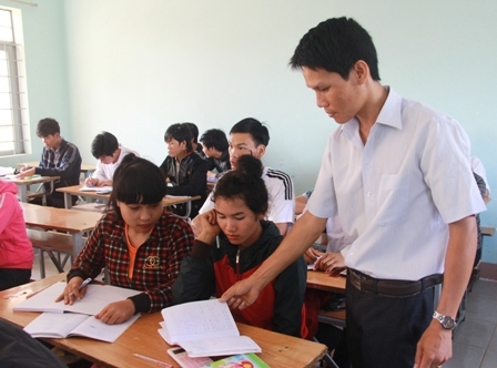 Giờ ôn tập Toán của học sinh lớp 12 Trung tâm GDTX Krông Bông.