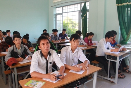 Hơn 90% học sinh lớp 12 của Trung tâm GDTX huyện Krông Bông đăng