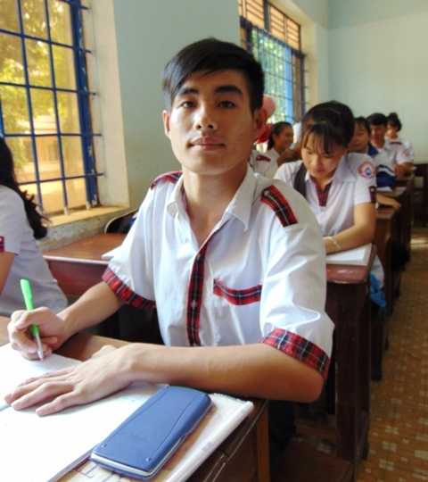 Nguyễn Hữu Châu trong giờ học trên lớp.