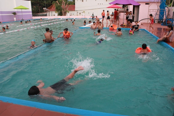 Hồ bơi Quý Sơn là một trong những hồ bơi tư nhân hiếm hoi trên địa bàn huyện Krông Pắc