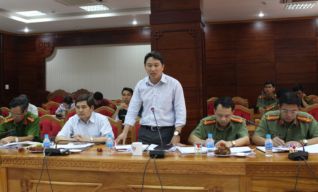 Phó Chủ tịch UBND tỉnh Nguyễn Hải Ninh nêu một số đề xuất, kiến nghị tại buổi làm việc.