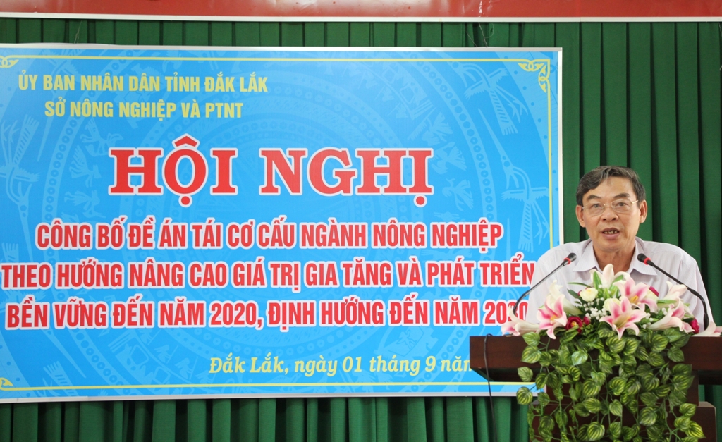 Ông Vũ Văn Đông, Phó Giám đốc Sở NN-PTNT chủ trì hội nghị công bố đề án tái cơ cấu ngành nông nghiệp