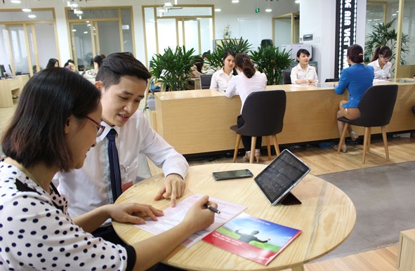 Hướng dẫn khách hàng điền Hồ sơ yêu cầu bảo hiểm tại Văn phòng Tổng đại lý AIA Việt Nam