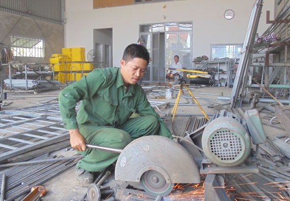          Một góc xưởng  cơ khí  của anh Nguyễn  Văn Tùng .  