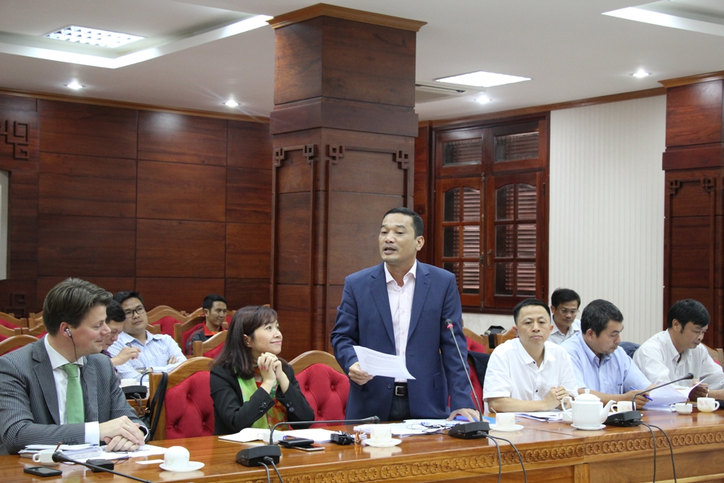 Phó Chủ tịch UBND tỉnh Y Giang Gry Niê Knơng phát biểu tại cuộc họp