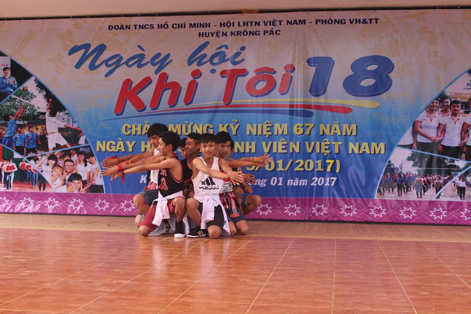 Phần thi nhảy hiện đại của Trường THPT Lê Hồng Phong
