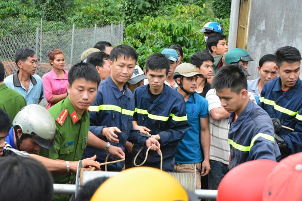 Lực lượng CNCH tham gia cứu nạn nhân bị tử vong do rơi xuống giếng tại xã Ea Tu, TP. Buôn Ma Thuột.
