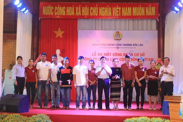 Lễ ra mắt CĐCS Công ty Cổ phần Du lịch cộng đồng Ko Tam.