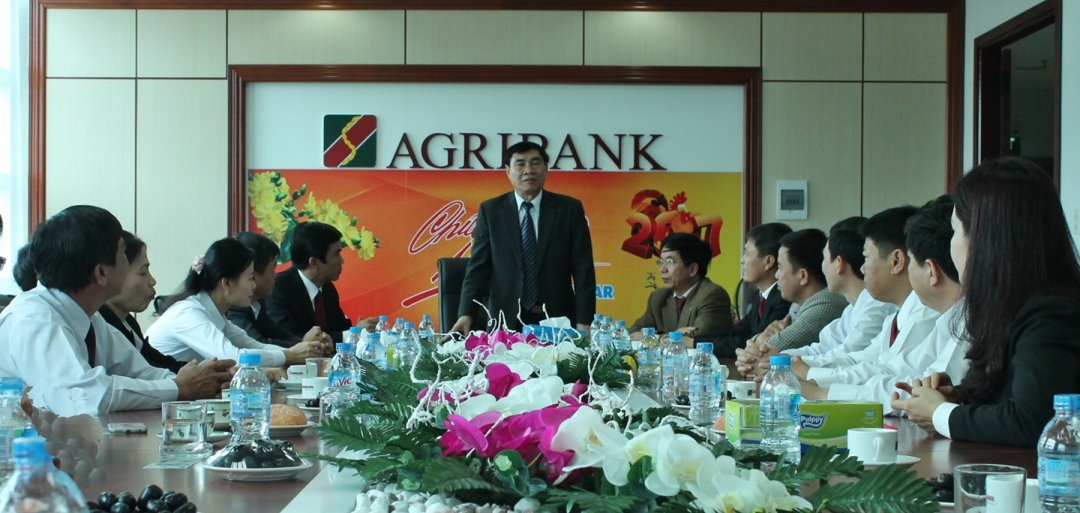 Đồng chí Trần Quốc Cường phát biểu khi đến thăm và chúc Tết Agribank Đắk Lắk