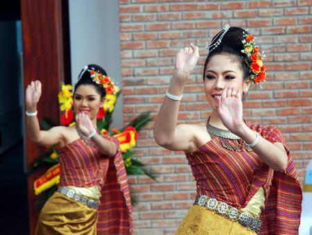 Múa Lăm Vông, điệu múa đậm đà bản sắc văn hóa dân tộc Lào