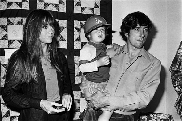 Vợ chồng Jane Fonda và con trai Troy đến thăm Việt Nam sau khi Sài Gòn giải phóng.