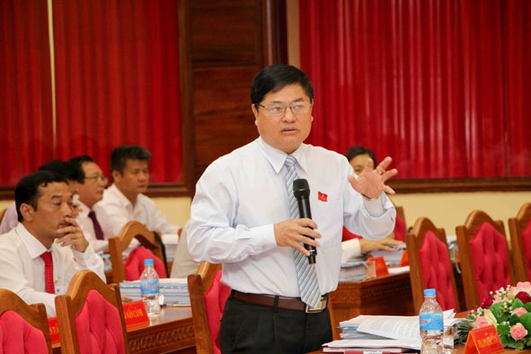 Đại biểu Phạm Minh Tấn, Phó Bí thư Thường trực Tỉnh ủy phát biểu tại Kỳ họp.   Ảnh: H. Gia