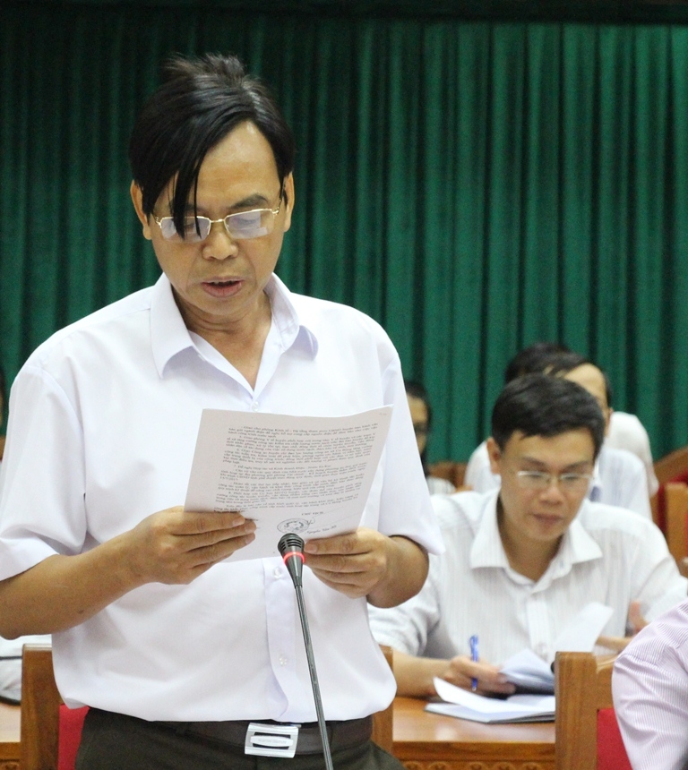 Ông Đặng Văn Hiếu, Chánh văn phòng UBND huyện Ea Kar giải trình về việc khắc phục, sửa chữa công trình nước sạch buôn Trưng