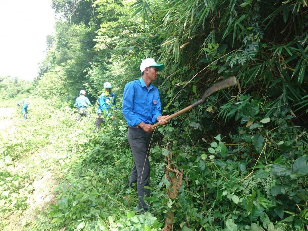 Đoàn viên, thanh niên huyện Lắk ra quân bảo vệ môi trường
