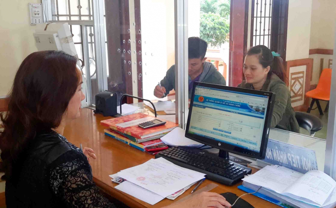 Bộ phận tiếp nhận và trả kết quả thuộc Văn phòng UBND thị xã Buôn Hồ