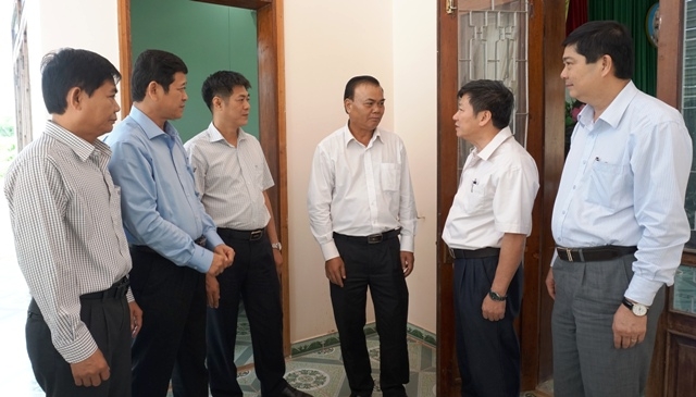 Đoàn công tác trao đổi cùng lãnh đạo huyện Ea Súp.
