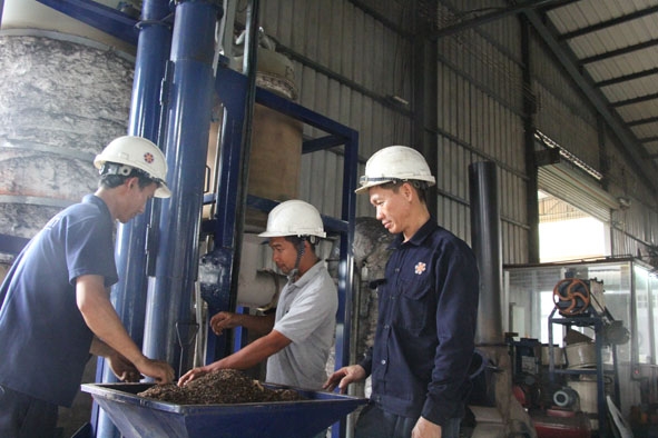 Vận hành thử nghiệm lò đốt bằng công nghệ FLOX kết hợp nhiệt phân tại Công ty TNHH cơ khí Viết Hiền.