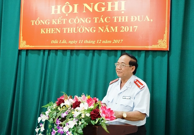 Đồng chí Y Quang Siu, Chánh Thanh tra tỉnh Đắk Lắk, Cụm trưởng Cụm thi đua số III pját biểu tại hội nghị.