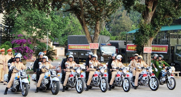 Cảnh sát giao thông - Công an tỉnh ra quân bảo đảm trật tự an toàn giao thông.  