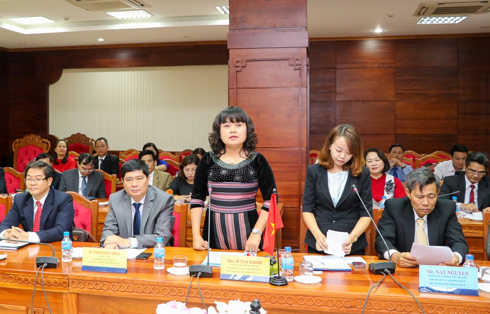 Phó Chủ tịch UBND tỉnh H’Yim Kđoh phát biểu tại buổi lễ. Ảnh: H.Gia