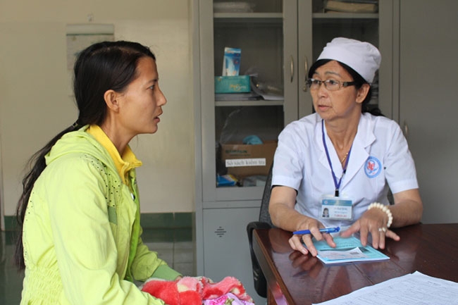 Một bệnh nhân đến khám bệnh phụ khoa tại Khoa sản (Bệnh viện Đa khoa  huyện Krông Bông).