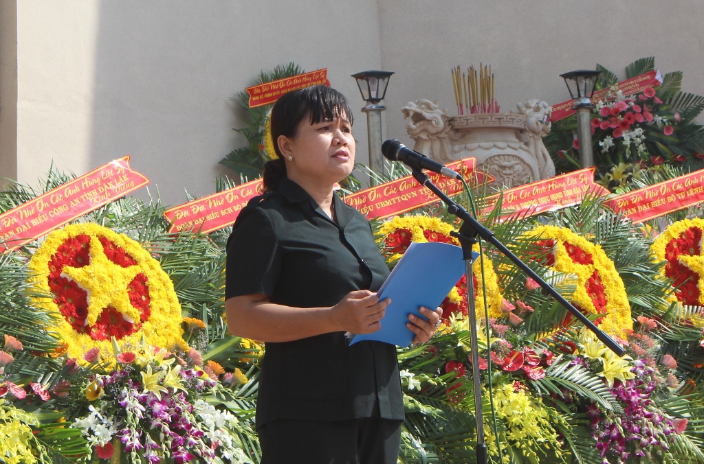 Phó Chủ tịch UBND tỉnh, Trưởng ban Chuyên trách 1237 H’Yim Kđoh phát biểu tại buổi lễ