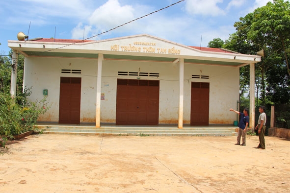 Hội trường thôn Tam Đồng được người dân đóng góp xây dựng.  