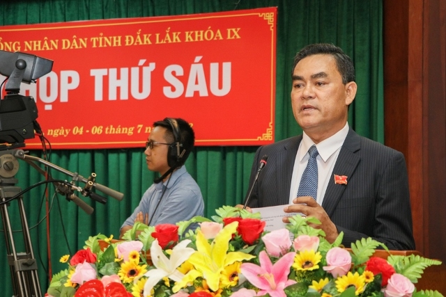 Phó Bí thư Tỉnh ủy, Chủ tịch HĐND tỉnh Y Biêr Niê phát biểu khai mạc Kỳ  họp thứ Sáu.