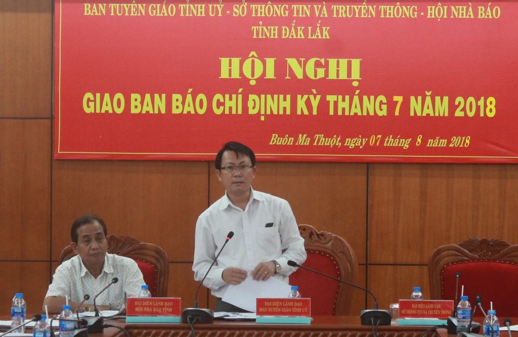 Phó Trưởng Ban Tuyên giáo Tỉnh ủy Đăng Kim Hùng phát biểu tại Hội nghị. 