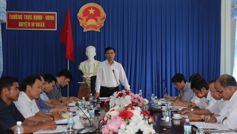 Phó Giám đốc Sở Nội vụ Hoàng Mạnh Hùng phát biểu tại buổi làm việc. 