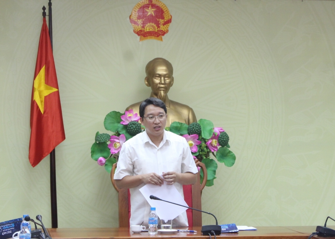 Đồng chí Nguyễn Hải Ninh, Phó Chủ tịch Thường trưc UBND tỉnh, Trưởng Ban tổ chức Cuộc thi phát biểu tại cuộc họp
