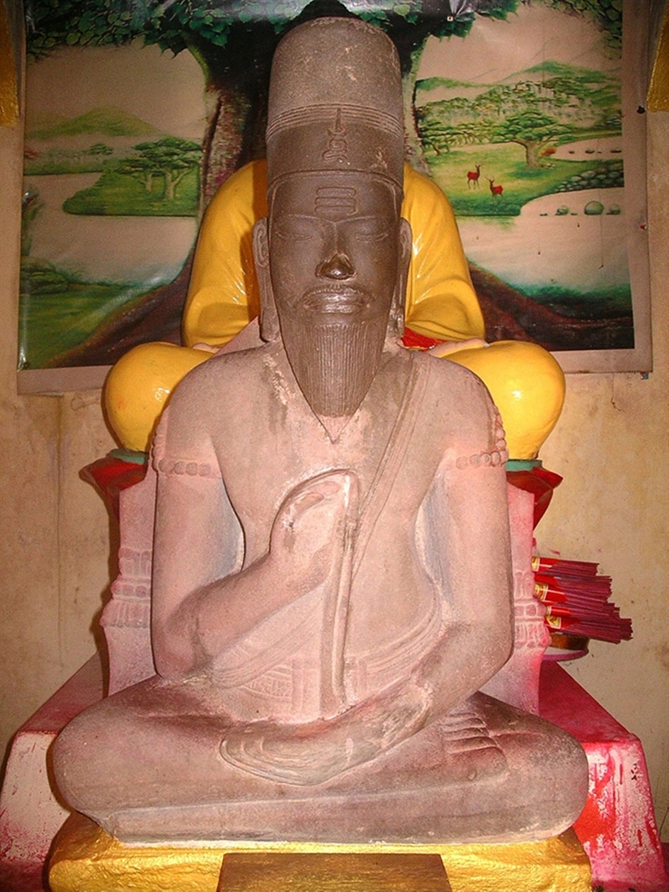 Tượng Phật Lồi được thờ trong chùa Linh Sơn.  
