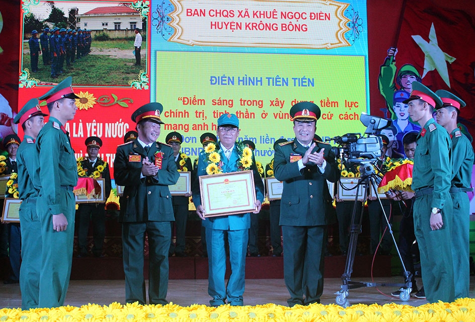 Ban CHQS xã Khuê Ngọc Điền được Bộ Chỉ huy Quân sự tỉnh tuyên dương tập thể điển hình tiên tiến, giai đoạn 2013 – 2018.