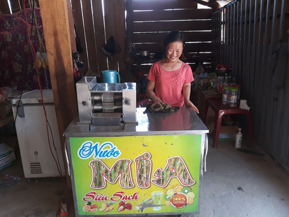 Có điện, gia đình chị Ma Thị Mú mua các loại máy móc phục vụ cho việc kinh doanh. 