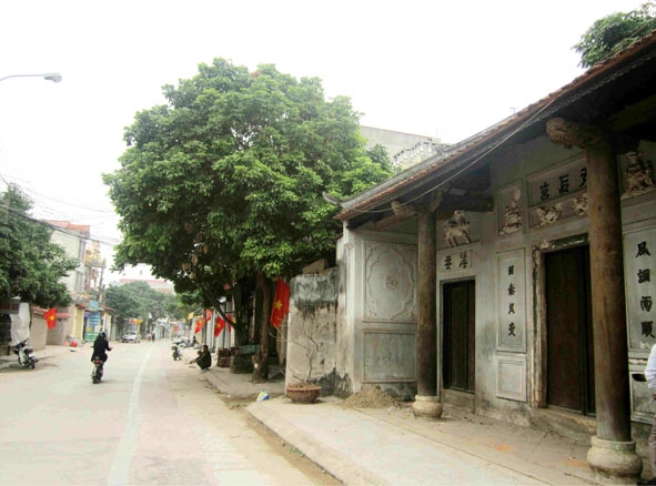 Di tích đền Đông Đô Quảng Hội và đền Thiên Hậu đã tạo cho Phố Hiến sắc màu cổ kính và nét kiến trúc độc đáo. 