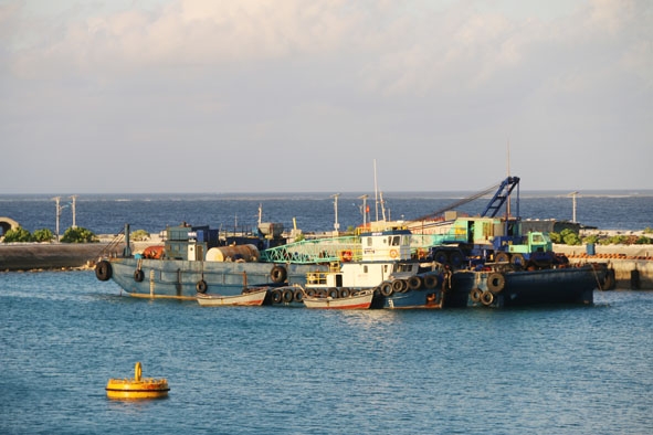 Một góc âu tàu ở đảo Sinh Tồn.