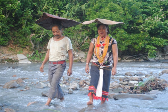 Chiếc nón truyền thống gắn bó với người Ca Dong trong cuộc sống hằng ngày trên xã vùng cao Trà Bui, huyện Bắc Trà My (tỉnh Quảng Nam). 