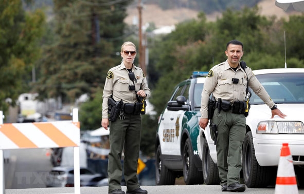 Cảnh sát gác tại hiện trường vụ xả súng tại Gilroy, California (Mỹ) ngày 29-7-2019.  Ảnh: THX/TTXVN