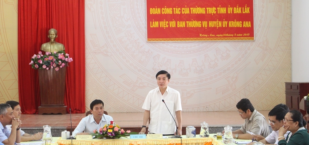 Ủy viên Trung ương Đảng, Bí thư Tỉnh ủy Bùi Văn Cường phát biểu tại buổi làm việc