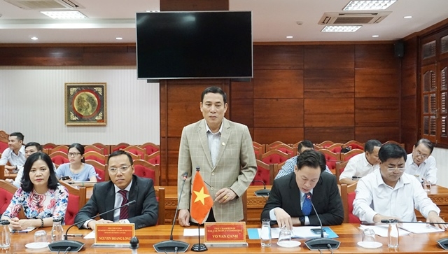 Phó Chủ tịch UBND tỉnh Võ Văn Cảnh phát biểu tại buổi gặp mặt.