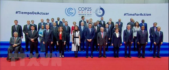 Đại diện các quốc gia chụp ảnh chung tại Hội nghị lần thứ 25 các bên tham gia Công ước khung của Liên hợp quốc về biến đổi khí hậu (COP 25).