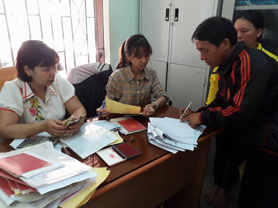 Trường THCS Bế Văn Đàn (xã Cư Kbang, huyện Ea Súp) chi trả chế độ cho học sinh thuộc diện được hỗ trợ. 