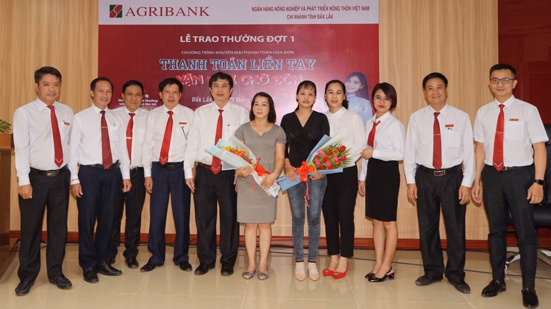 Agribank Đắk Lắk trao thương Chương trình khuyến mạu 